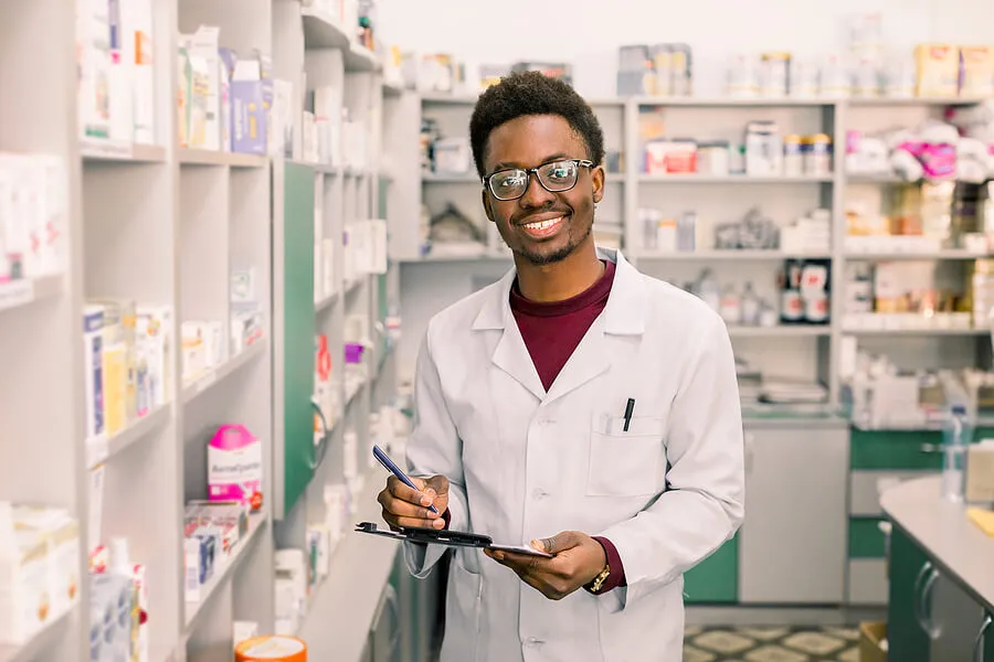How to Become a Pharmacy Tech  header image