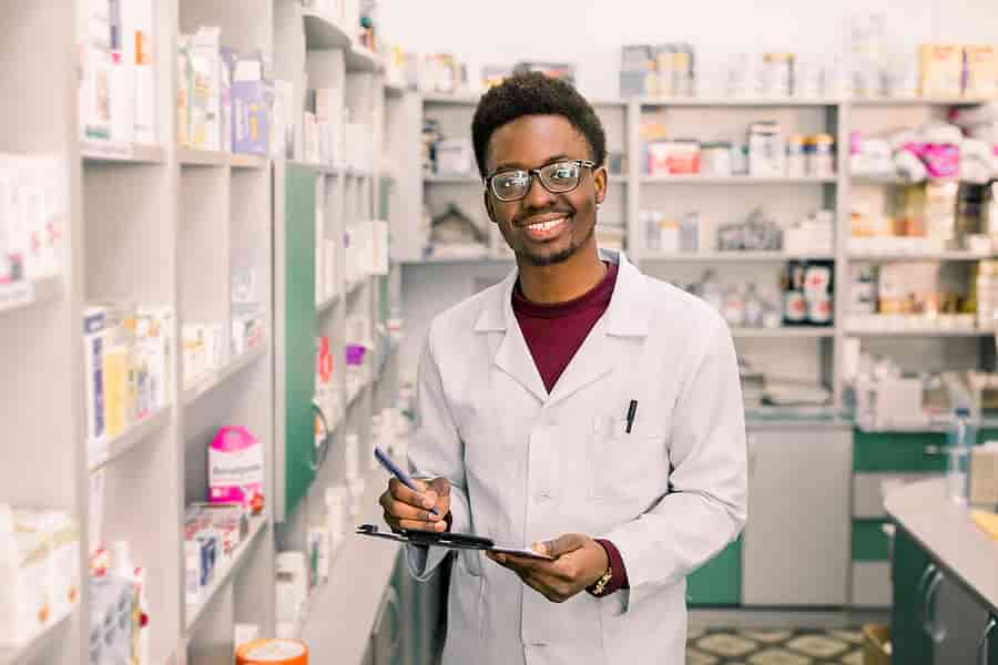 How to become a pharmacy technician